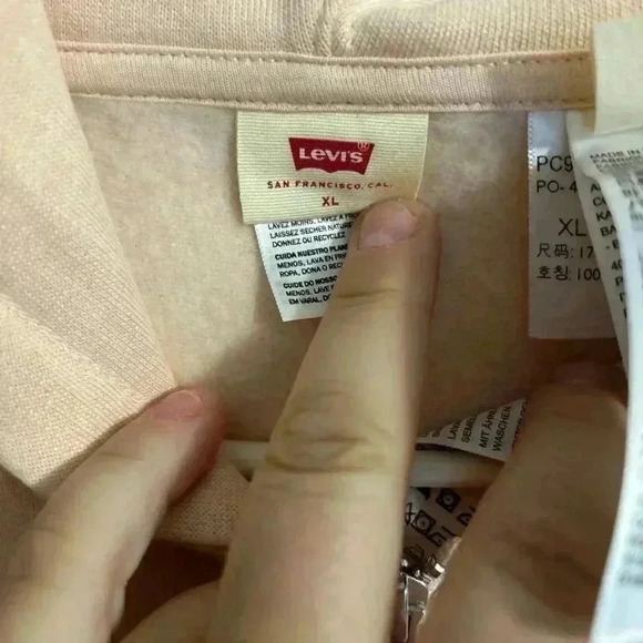 LEVI'S - WOMEN'S MEDIA ZIP HOODIE (Size: XL) - Picture 2 of 8